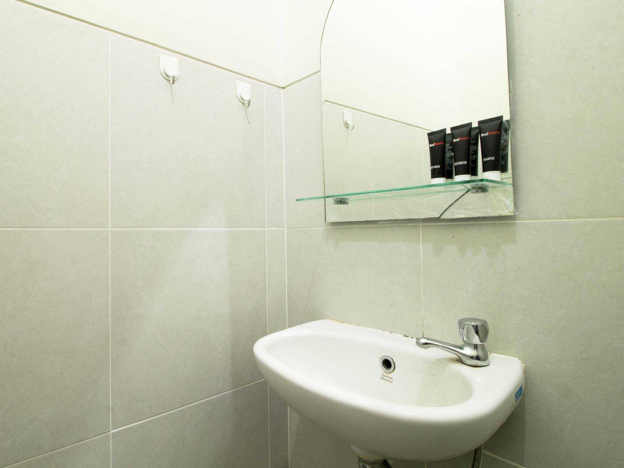 Hotel Reddoorz At Pancoran 2*